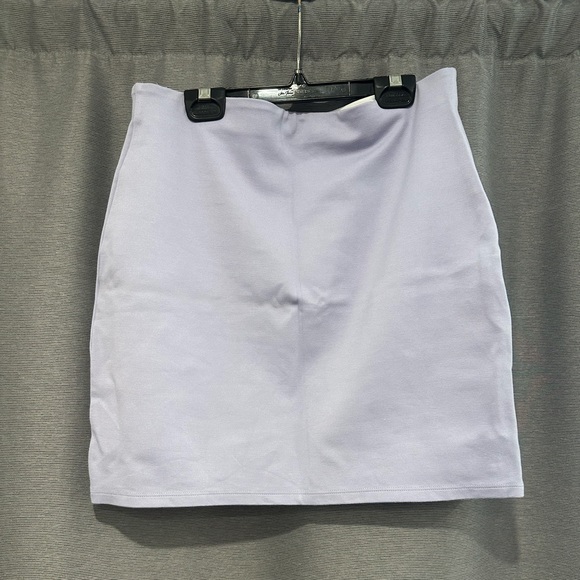 Aritzia mini skirt - Picture 2 of 2
